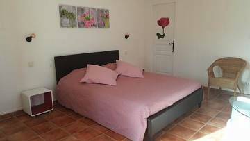 Location de vacances pour 4 personnes, avec jardin ainsi que piscine et vue à Bédarrides - 4