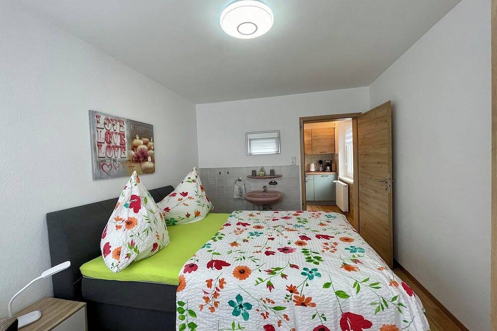 Ganze Wohnung, Neu renovierte Ferienwohnung mit Wlan und Küche  in Bad Bocklet, Rhön-Bayern