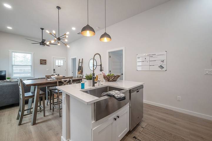 Vacation rental for 8 people, with yard in Ybor City