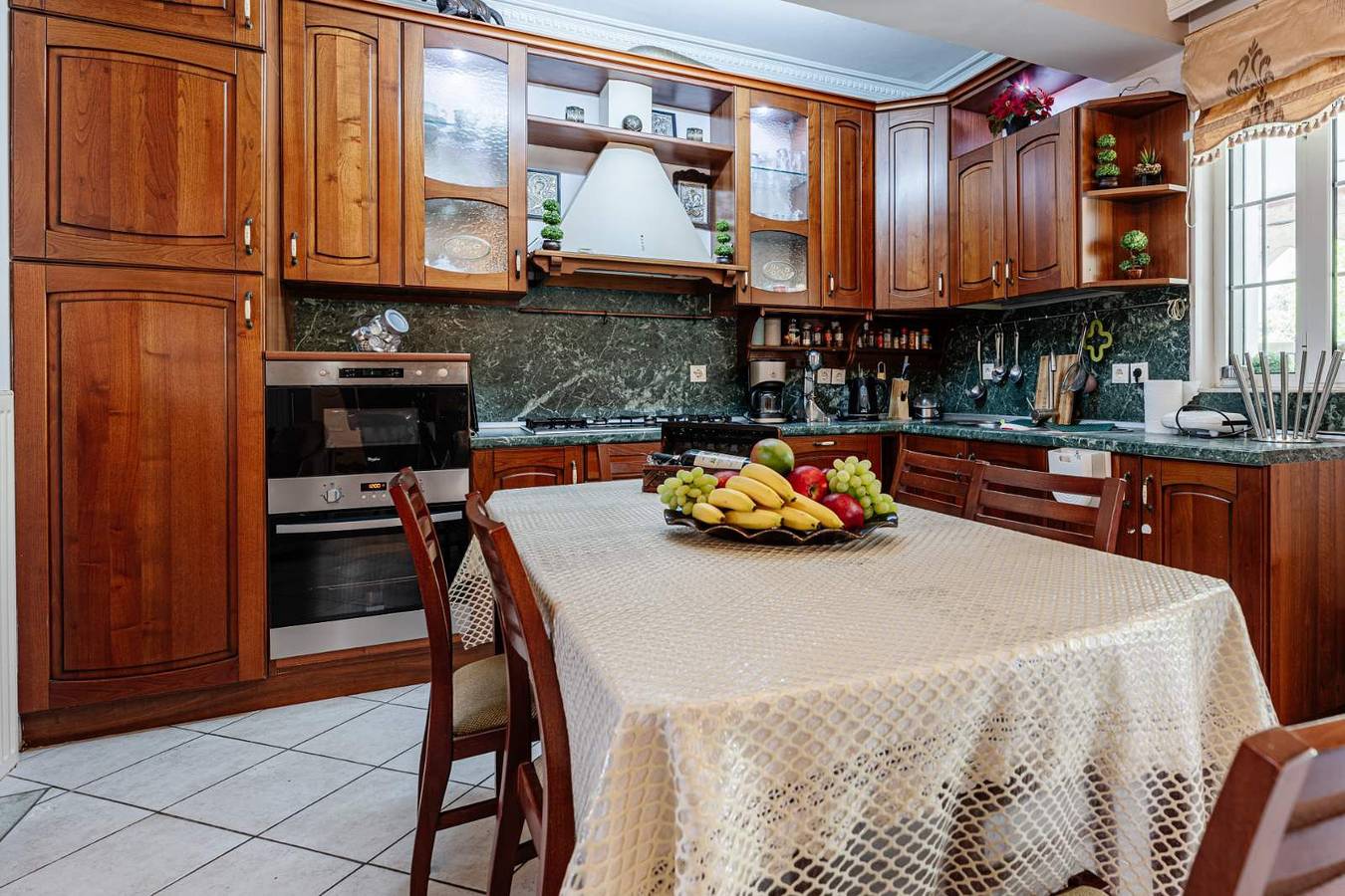 Appartamento intero, Appartamento 'Eleni's Ground Floor' con balcone, Wi-Fi e aria condizionata in Alykanas, Alykes
