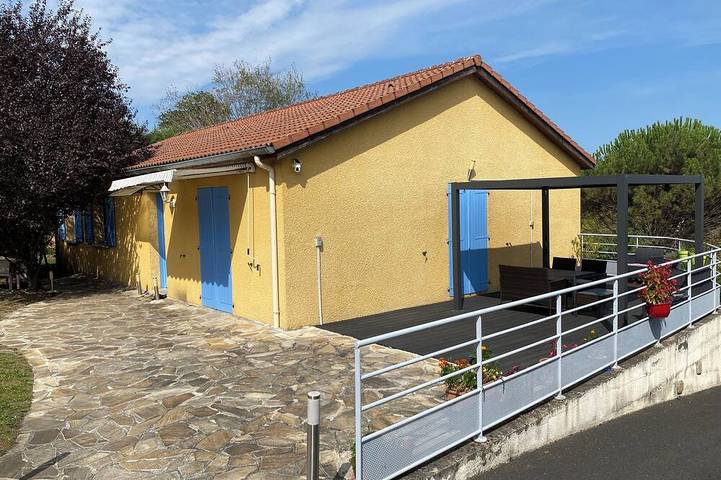 Gîte pour 3 personnes, avec Terrasse et Jardin à Unieux