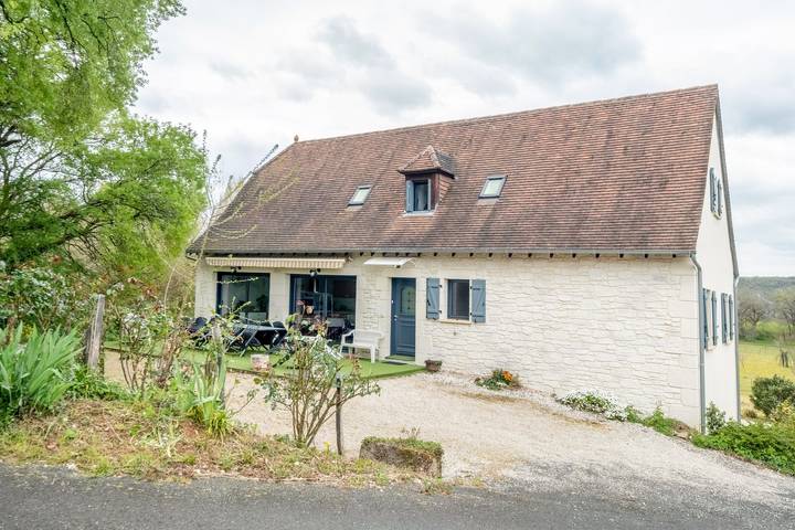Gîte pour 14 personnes, avec Jardin dans Lacave, Parc Naturel Régional des Causses du Quercy