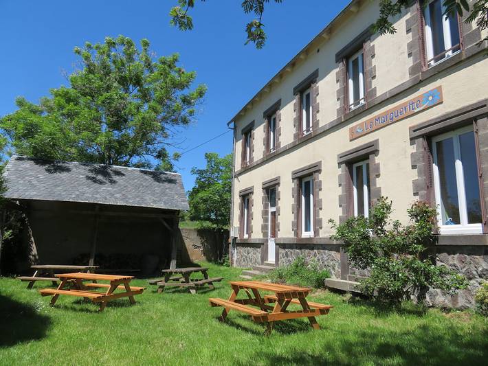 Gîte pour 15 personnes, avec jardin, animaux acceptés dans le Puy-de-Dôme - 4