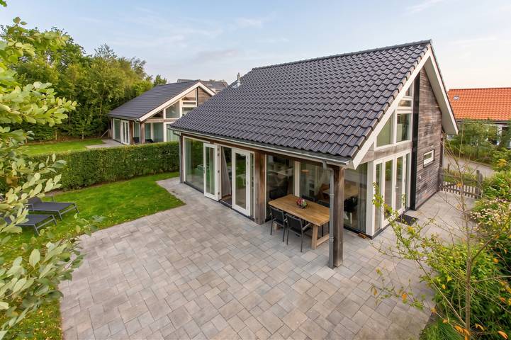 Ferienhaus für 5 Personen, mit Balkon/Terrasse und Terrasse sowie Garten und Sauna in Renesse