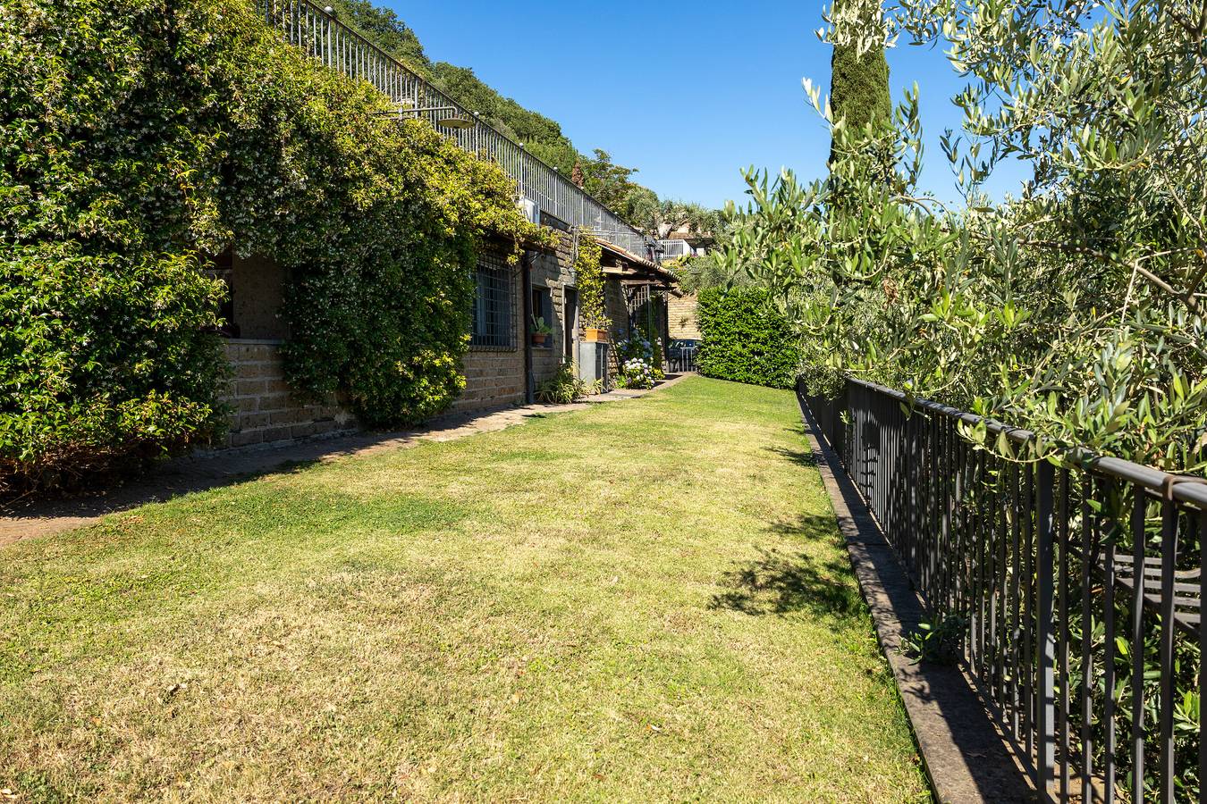 Olivetello - Matrimoniale vista piscina in Trevignano Romano, Braccianosee