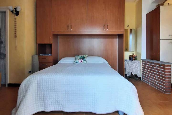 Ganze Wohnung, Schöne Einzimmerwohnung mit Parkplatz; nur wenige Schritte bis zum Strand. in Carmine Inferiore, Comune di Cannobio