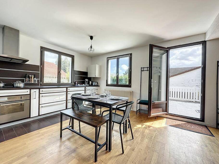 Appartement entier, A 6 mns de la station de ski Crozet, proche Genève in Chevry, Gex
