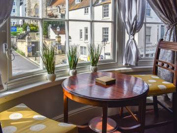 Vacation Rental for 5 Guests in Hastings, East Sussex, Picture 3
