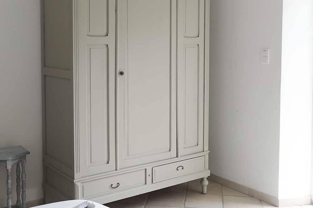 Provencal villa, stylish and quiet location in the beautiful Luberon in Gordes, Parc naturel régional du Luberon