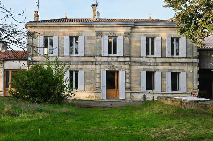 Maison de campagne pour 10 personnes, avec piscine ainsi que jardin et vue à Peujard