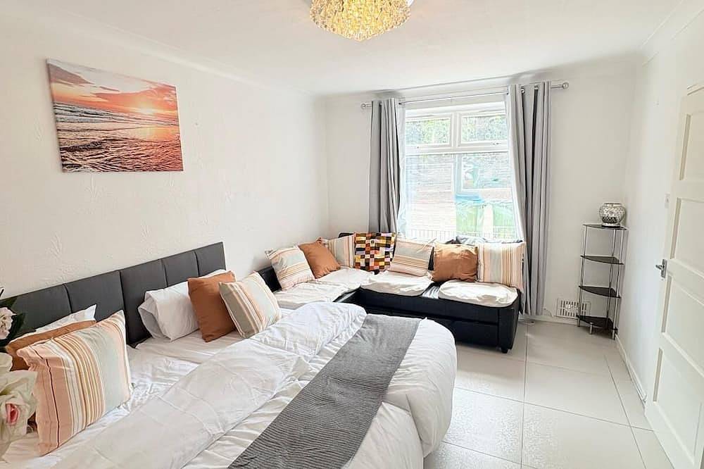 \n\tj&J Contractors or family stays\n4-Bedroom Serviced accommodation  in Bexley, Londres