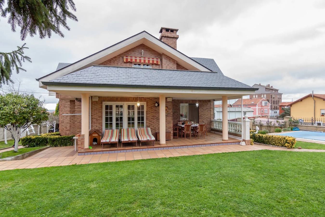 « Alojamientos Marte Chambre 2 » avec terrasse et jardin partagés in Torrelavega, Côte Cantabrienne