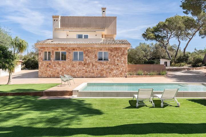 Villa für 8 Personen, mit Balkon und Whirlpool sowie Garten in Palma