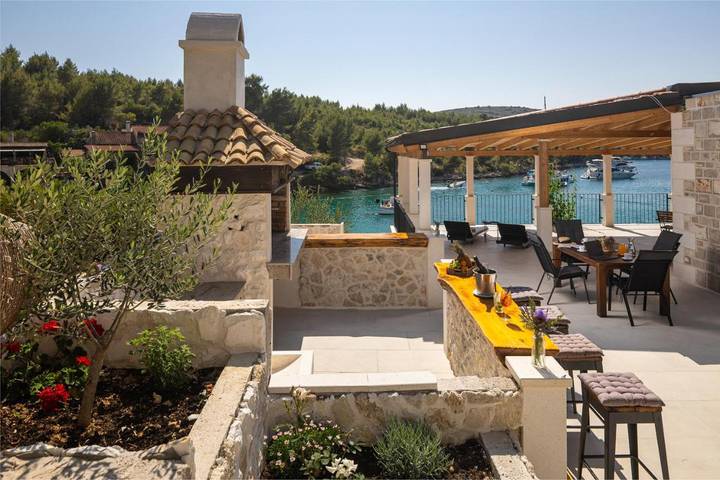 Villa für 4 Personen, mit Ausblick und Garten auf Hvar