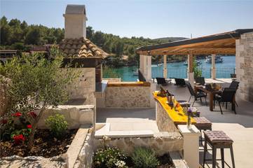 Villa für 4 Personen, mit Ausblick und Garten auf Hvar