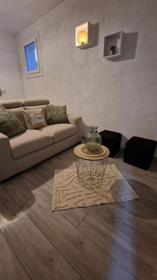 Location de vacances pour 4 personnes, avec vue et terrasse à Lachapelle-sous-Aubenas - 2
