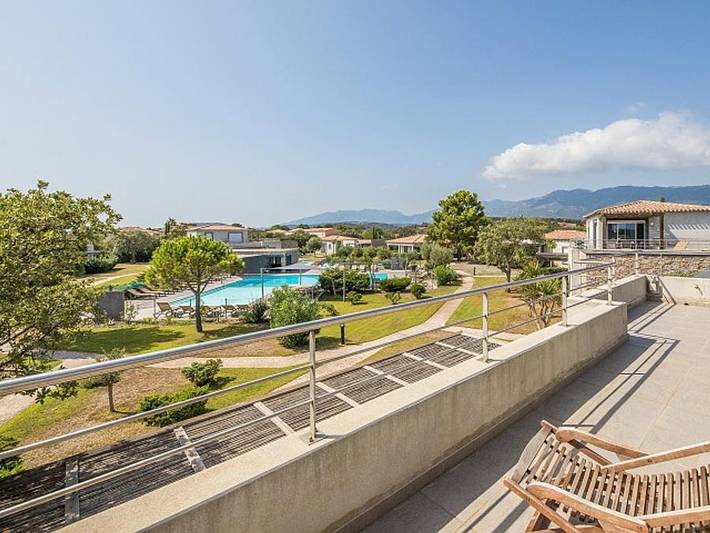 Camping pour 4 personnes, avec bassin pour enfant en Corse-du-Sud