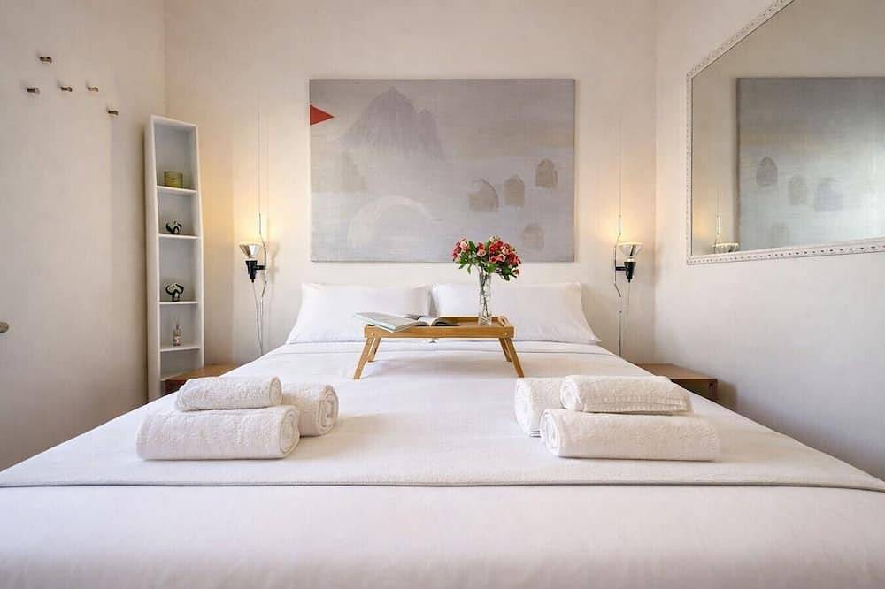 Charming 2-Bedroom Home | Terrace & Great Lake View in Anguillara Sabazia, Braccianosee