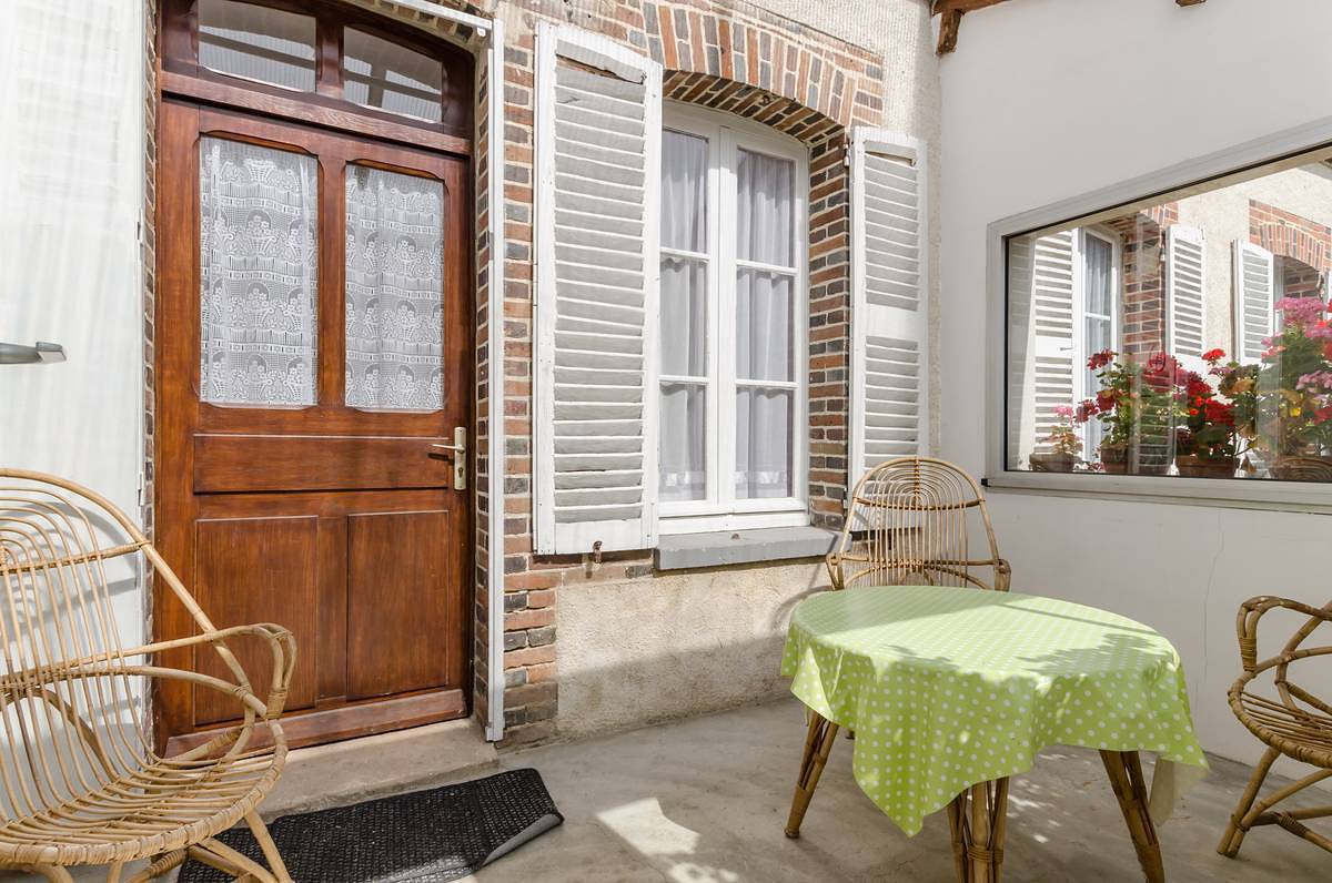 Casa de huéspedes para 4 personas con terraza in Aube (desambiguación)