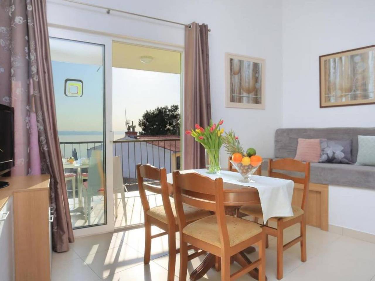 Ganze Wohnung, Apartments Roščić - Classic Two Bedroom Apartment with Balcony and Sea View in Podgora, Makarska Riviera
