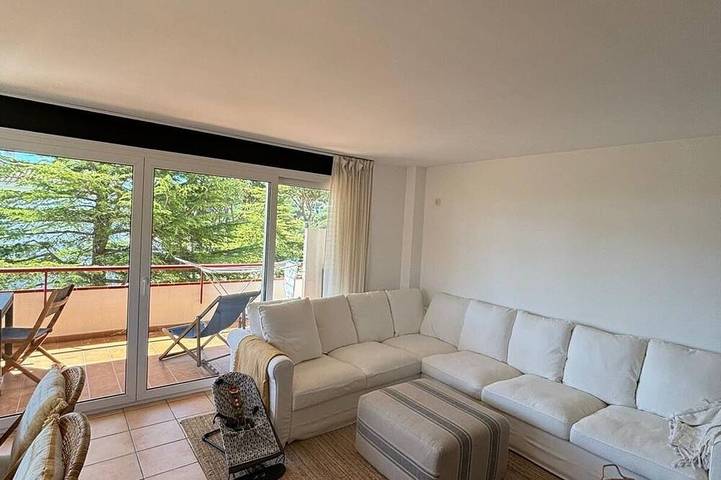 Location de vacances pour 4 personnes, avec balcon ainsi que piscine et jardin dans Calella de Palafrugell