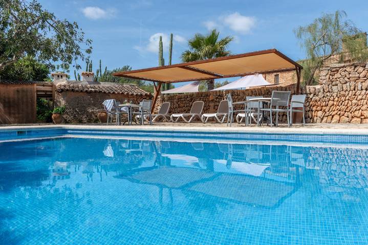 Entire apartment, Beautiful Apartment on a Farm with Wi-Fi, Pool & Large Outdoor Area in Manacor, East Majorca