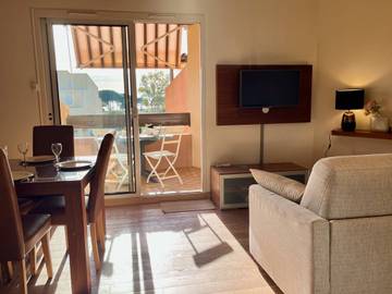 Appartement De Vacances pour 4 Personnes dans La Londe-les-Maures, Région de Toulon, Photo 3