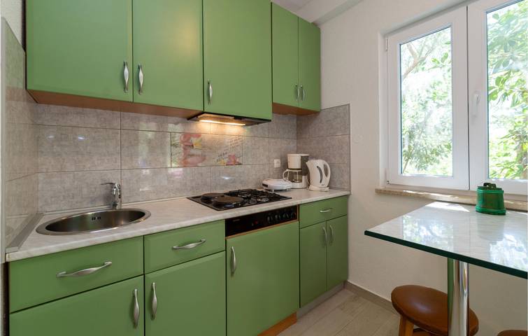 114 m² großes Apartment mit Meerblick, WLAN und Küche, 400 m vom Strand entfernt in Starigrad Paklenica, Starigrad