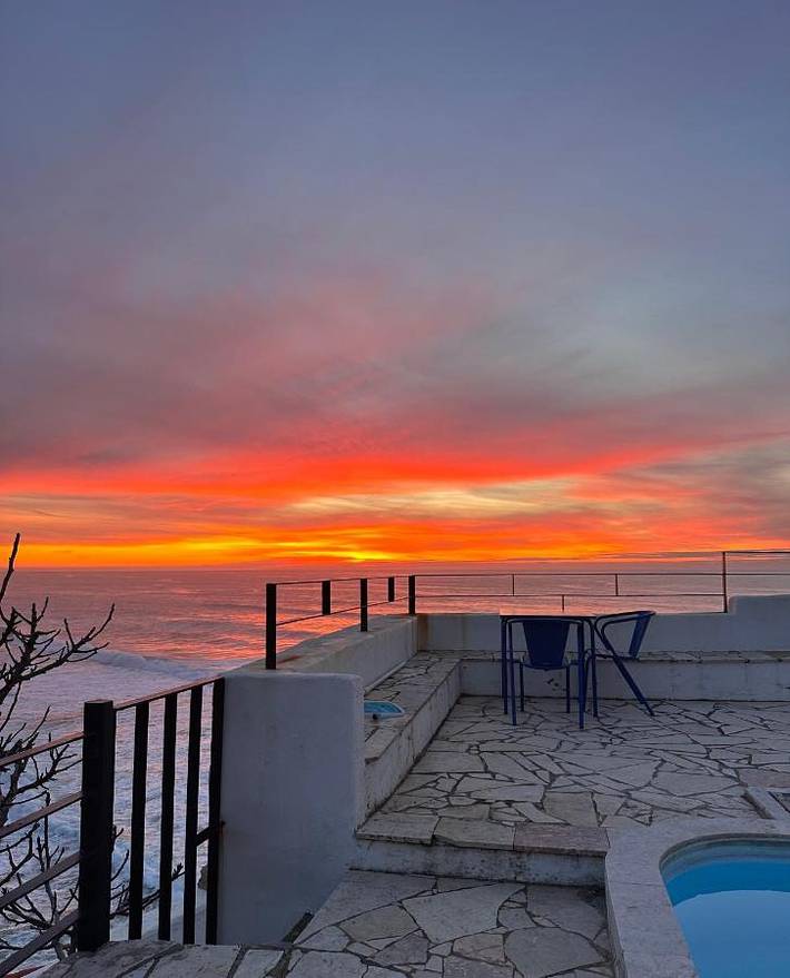 Apartamento para 2 personas, con vistas además de piscina y jardín en Azenhas do Mar