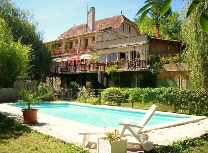 Gîte pour 2 personnes, avec Balcon et Terrasse ainsi que Jardin et Piscine à Frayssinet