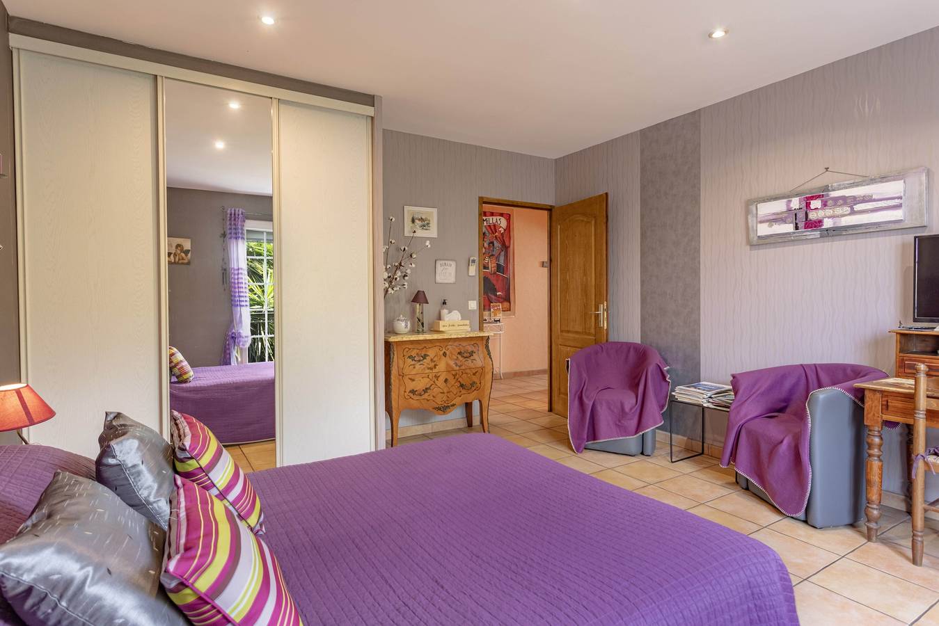 Chambre d’hôtes « Chez Nicole - Suite Familiale » avec vue montagne, Wi-Fi et climatisation in Millas, Côte méditerranéenne (France)