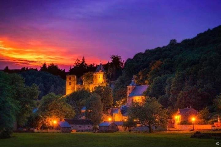 Location de vacances pour 4 personnes, avec terrasse à Hierges