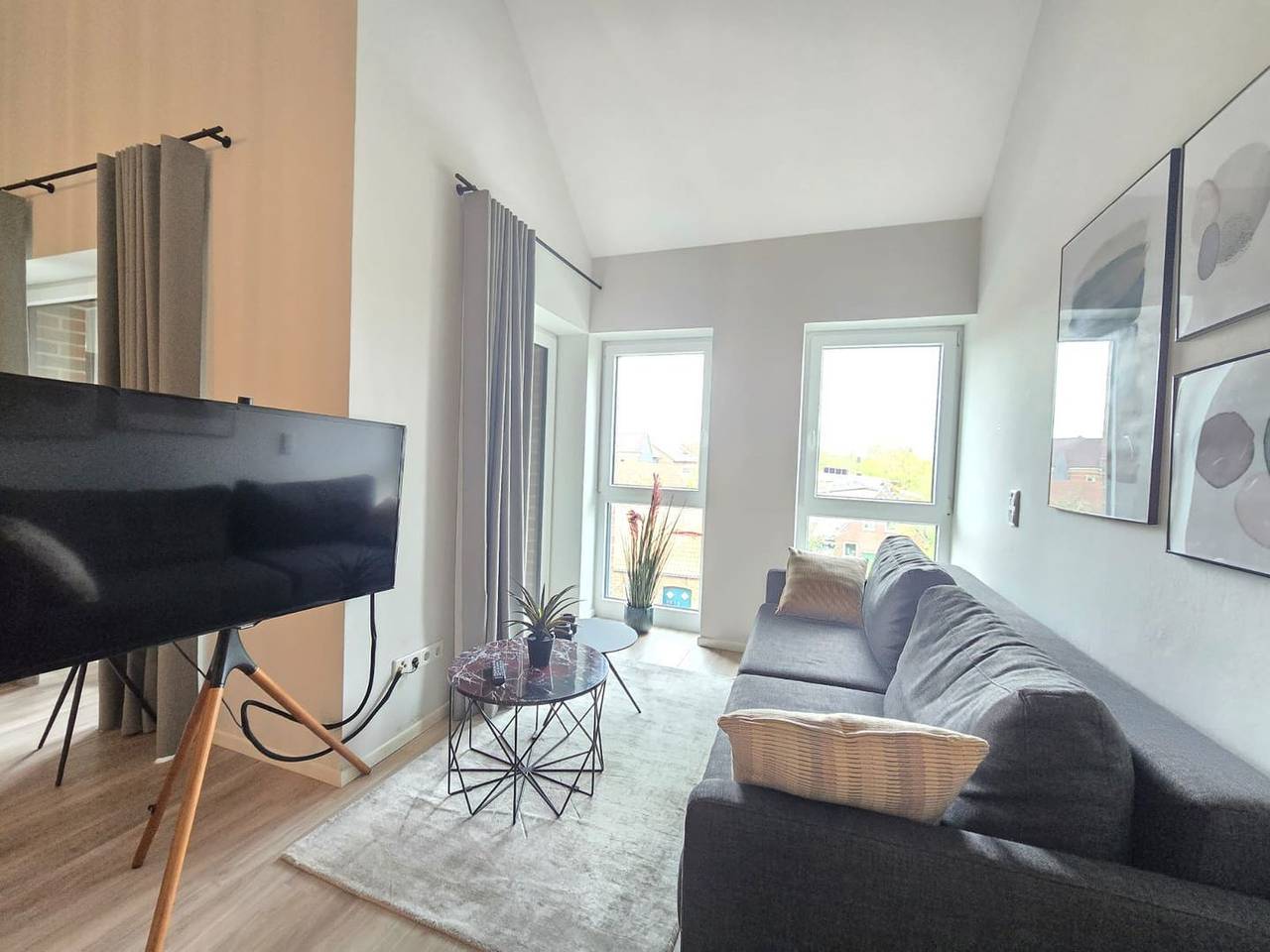 Ganze Wohnung, Moderne Ferienwohnung Appartment Teezauber mit überdachtem Balkon in Norden in Norden, Norden und Umgebung