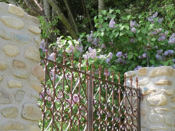 Location de vacances pour 3 personnes, avec vue ainsi que piscine et jardin, adapté aux familles à Saint-Fortunat-sur-Eyrieux - 3