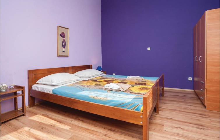 Ganze Ferienwohnung, Gemütliche Ferienwohnung mit Terrasse, WLAN und Zugang zum Strand (800 m) in Pakostane, Zadar