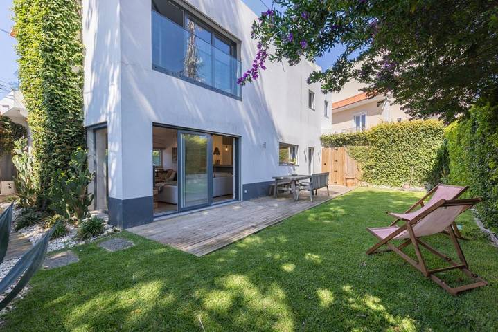 Villa for 8 people, with Balcony and Terrace as well as Garden in Cascais