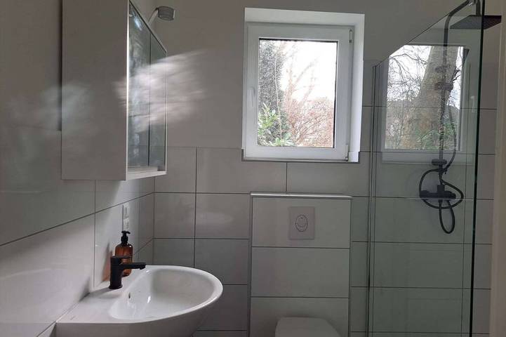 Ganze Wohnung, Moderne großzügige Wohnung mit 2 Schlafzimmer und schönem Wohnbereich in Solingen, Bergisches Land