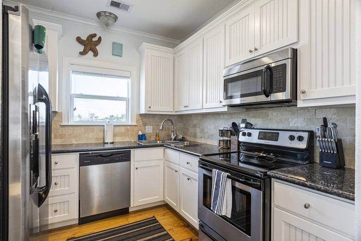 Vacation house for 6 people, with pool and yard as well as balcony in Galveston