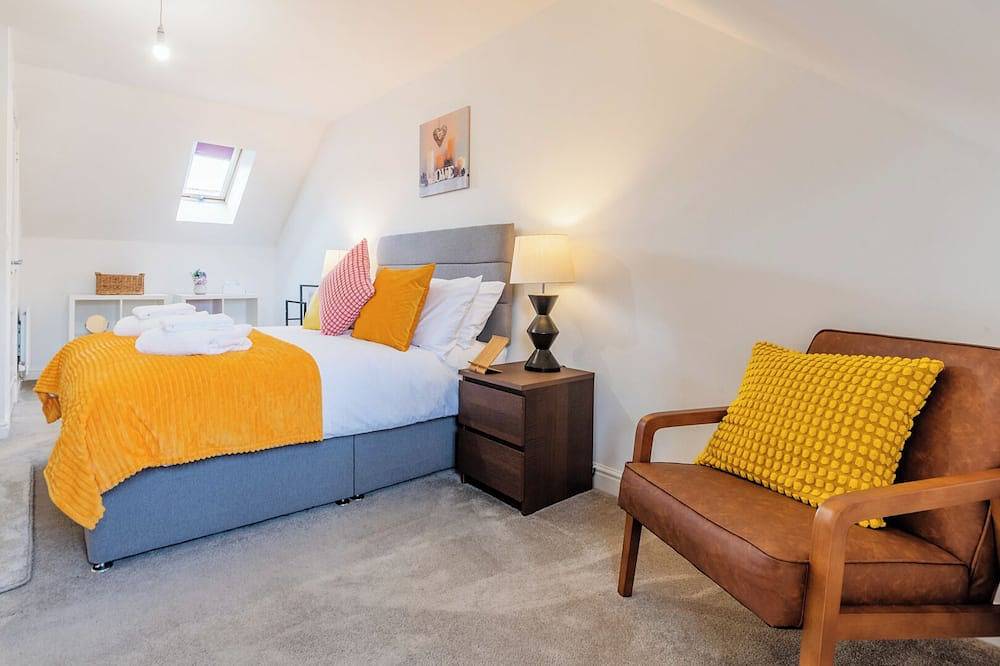 Clean & Cozy | Work, Relax & Stay | Fully Equipped + Smart Lock + 2 Parking in Aylesford, Kent