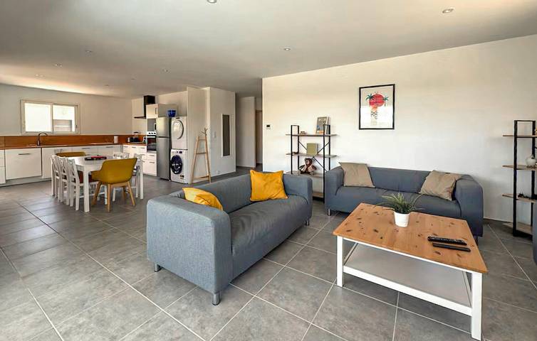 Location de vacances pour 8 personnes, avec terrasse ainsi que piscine et jardin à Goudargues - 4