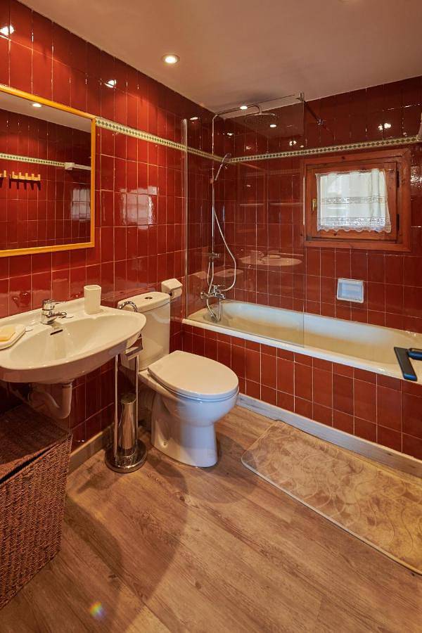 Casa rural para 8 personas, con jardín además de terraza y vistas, Se admiten mascotas en Bellver de Cerdaña - 3