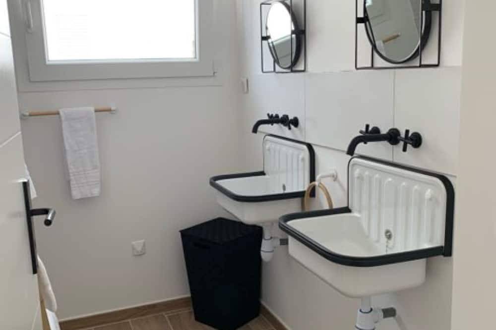 Bungalow nouvellement rénové  en bord de plage avec terrasse in Marina d'Oru, Ghisonaccia