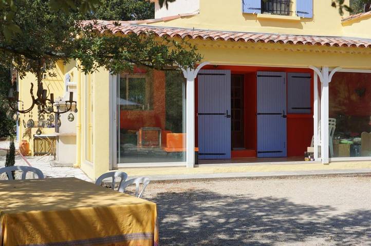 Location de vacances pour 5 personnes, avec piscine ainsi que vue et jardin à Barjols - 3