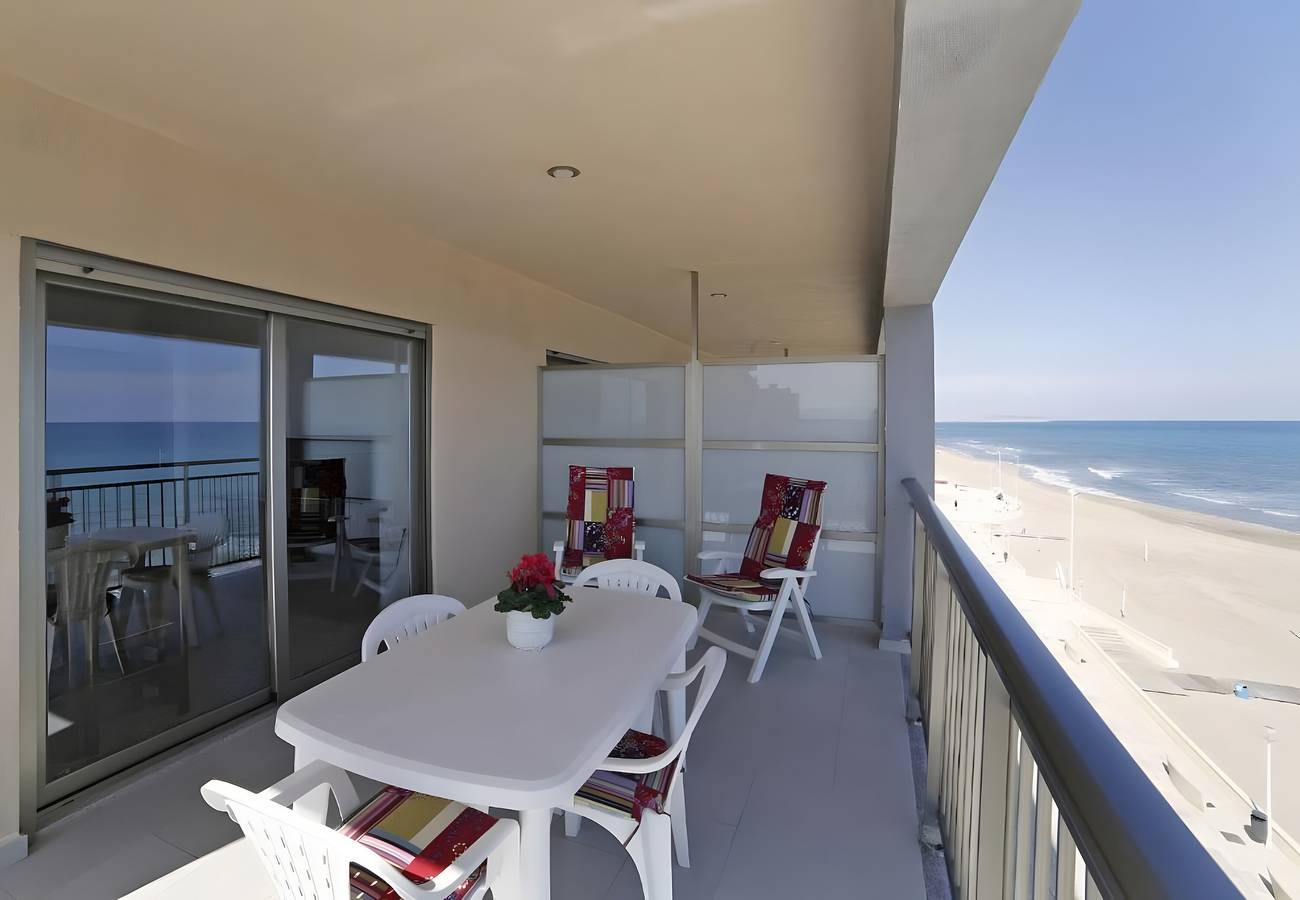 Appartement entier, Appartement "Voramar" avec vue sur la mer, terrasse privée et Wi-Fi in Bellreguard, Costa de Valencia