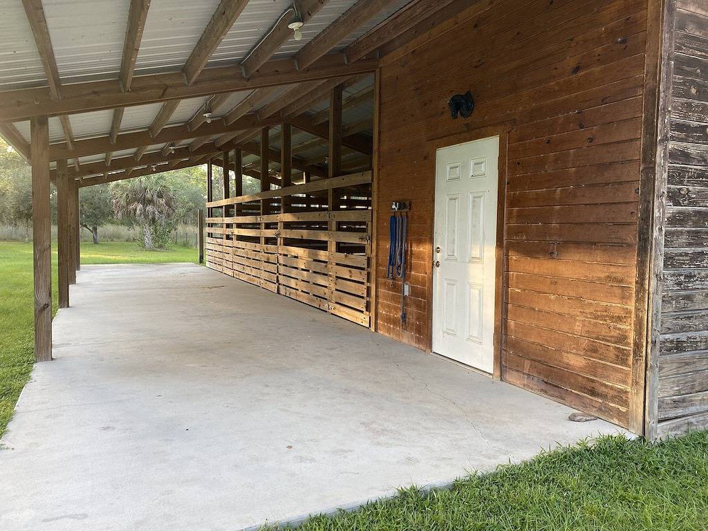 Country Cottage, 40 Acres, Outdoor Kitchen w/ B-que, Campfire, & Horse Stables. in Glades County