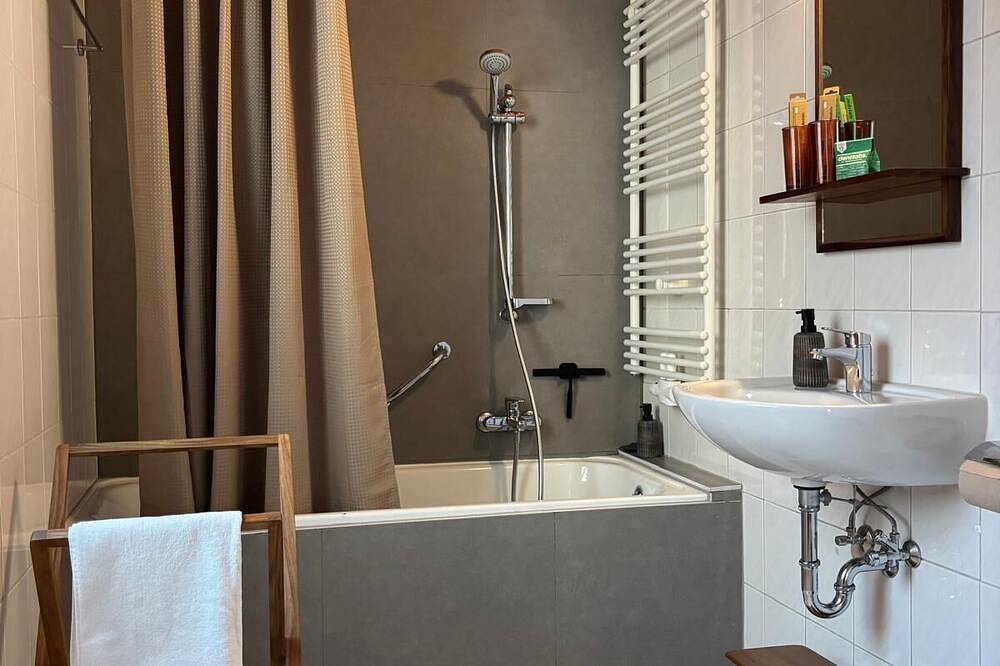 Ganze Wohnung, Holistic Home - Business & Travel Apartment nahe Koblenz in Höhr-Grenzhausen, Westerwald