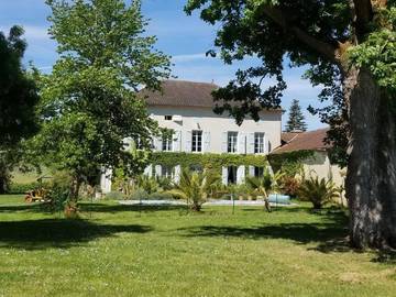 Cottage pour 2 personnes, avec vue et jardin ainsi que piscine et bassin pour enfant, animaux acceptés à Courrensan