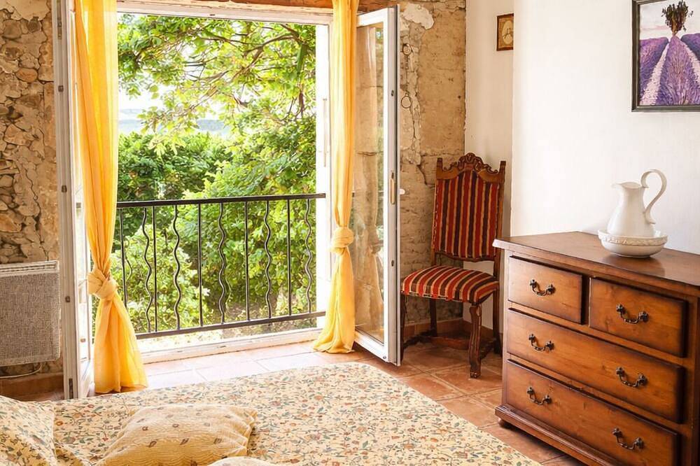 Old Mas in Provence with swimming pool in Cabannes, Arles region