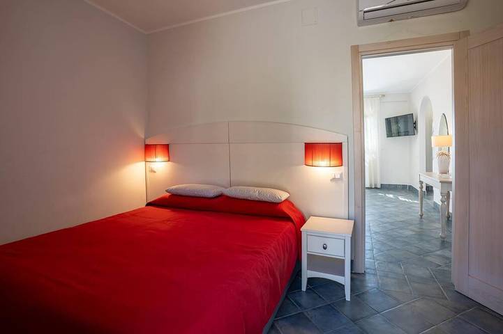 Apartamento entero, Petrosa   Large Sea View Apartment with Pool and Private Beach in Vibonati, Cilento Coast