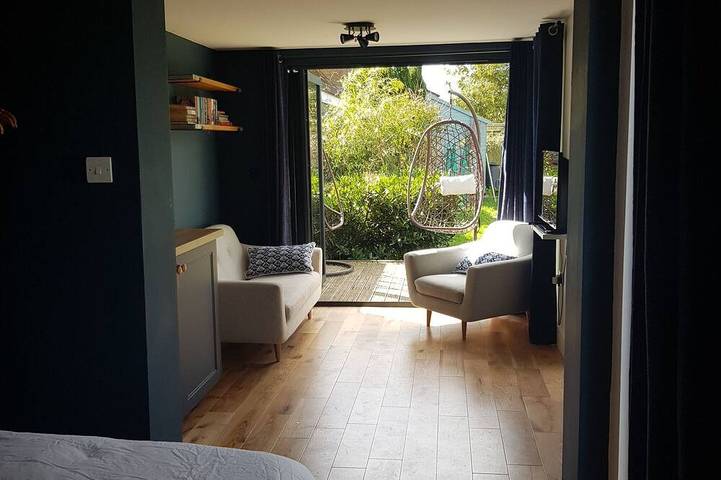 GardenRoom apartment near the Oxford and the Jr in Oxford, Oxfordshire